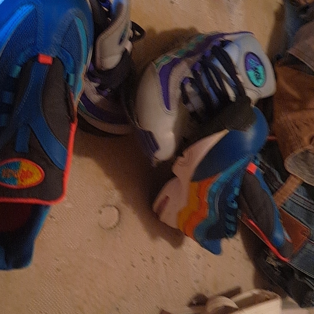 Nikes - Picture 7 of 8